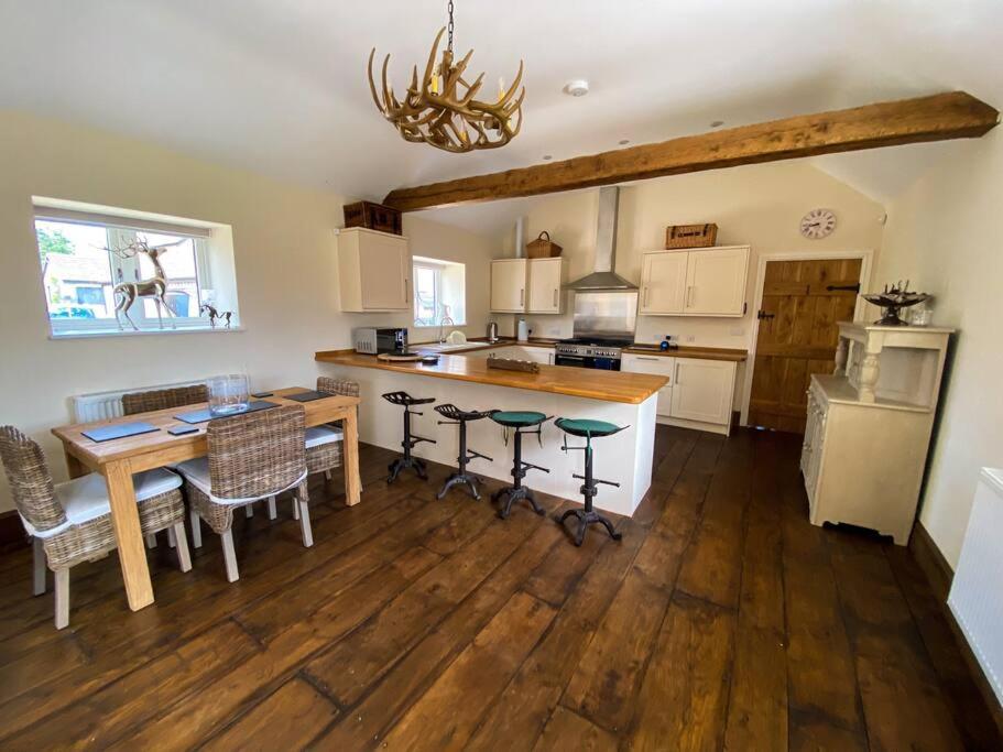 The Udderhouse - Udderly Unforgettable Retreat Villa Donyatt Eksteriør bilde